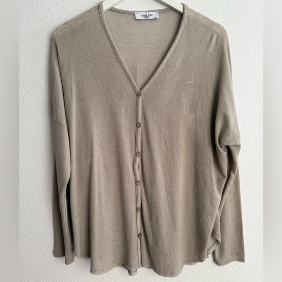 Carly Jean Los Angeles Tops - Carly Jean full button blouse